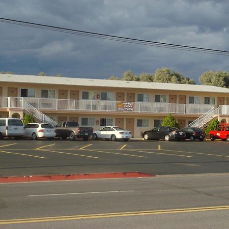 נידלס Budget Inn מראה חיצוני תמונה